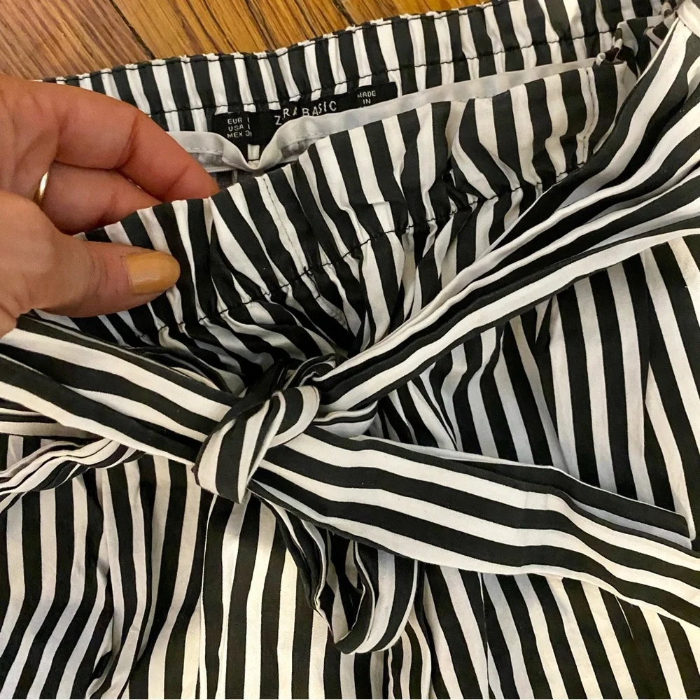 Zara Basic B+W Striped Capri Pants Sz. L - Picture 4 of 7
